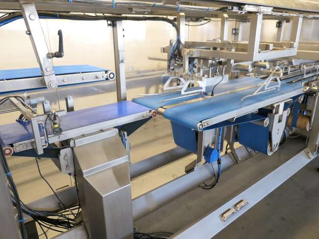 Tramper filling- and traysealing line