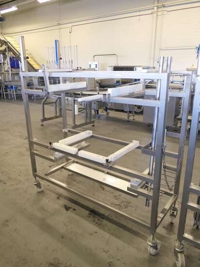 Tramper filling- and traysealing line