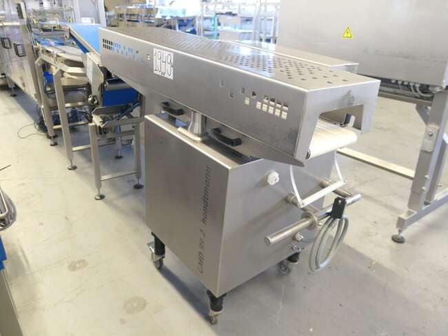 Tramper filling- and traysealing line