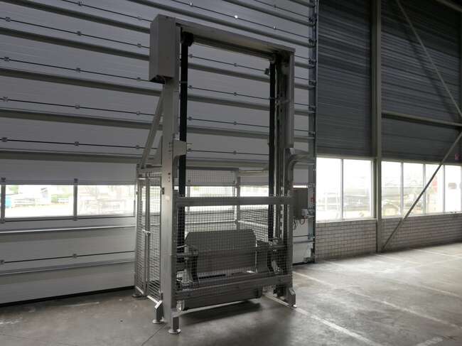 Lachnit lifter for palletboxes